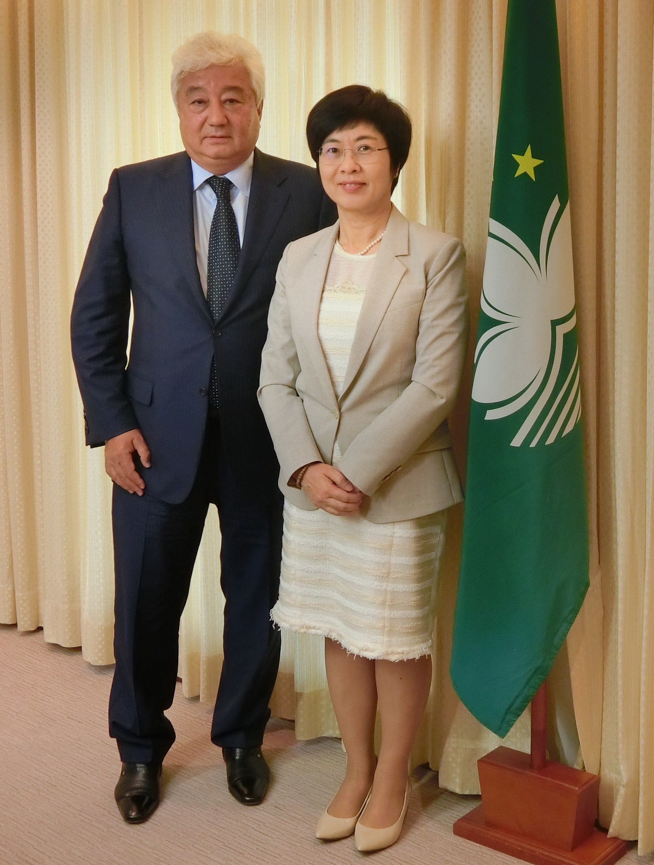 哈薩克斯坦駐港澳總領事Mr.Anuarbek Argingazin 向行政法務司司長陳海帆辭行