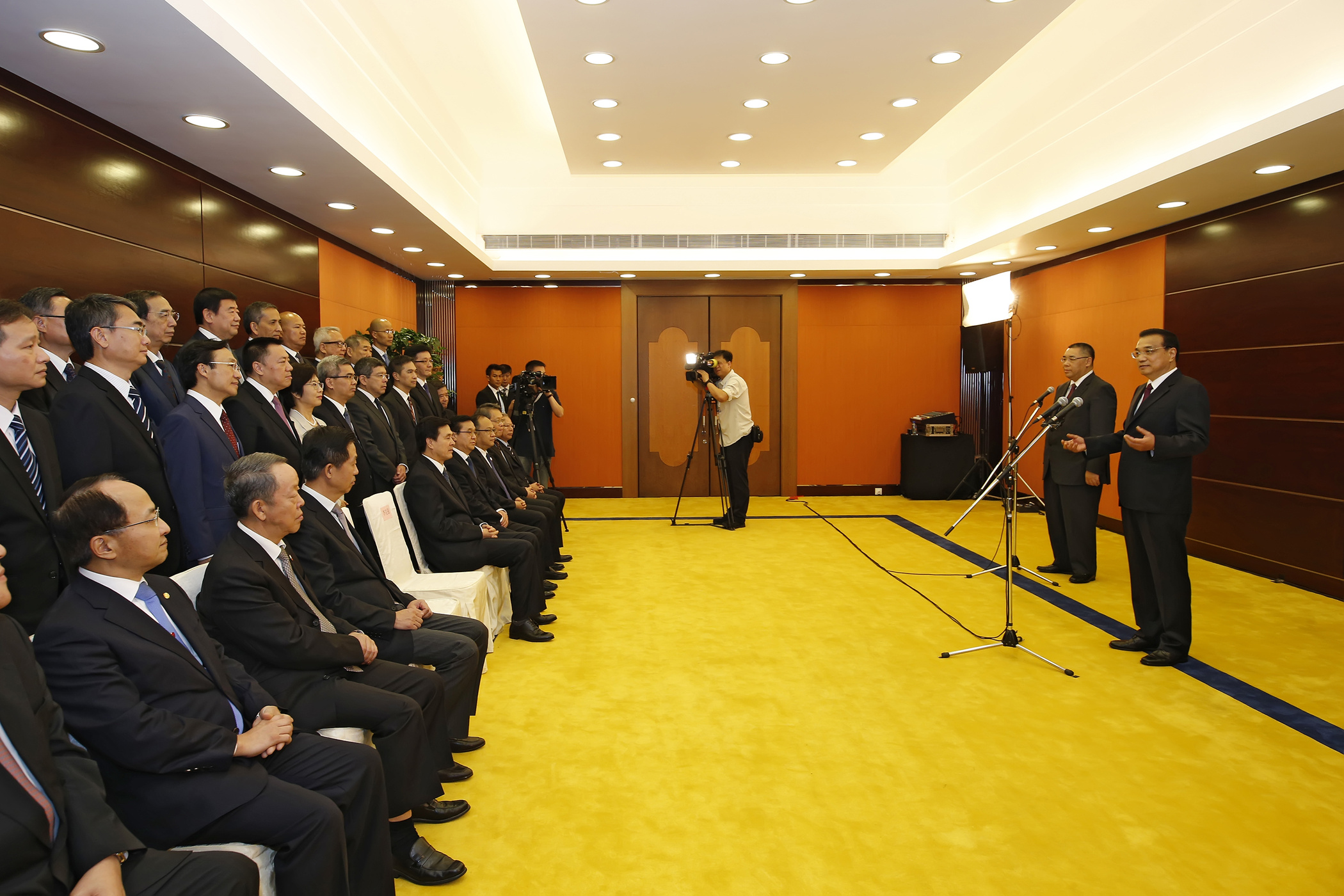 國務院總理李克強向特區政府行政、立法、司法機構負責人發表講話