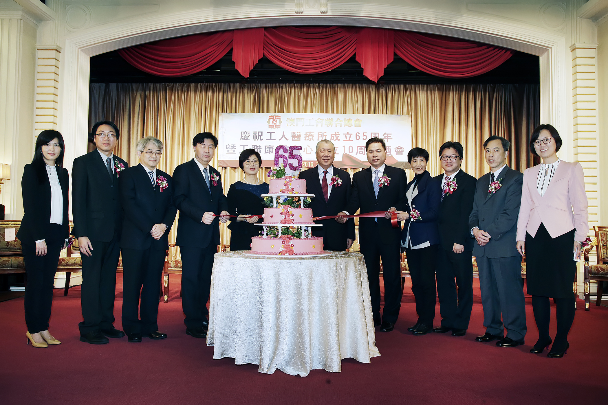 A Secretária para a Administração e Justiça, Sónia Chan, presente na recepção comemorativa do 65.º aniversário da Clínica dos Operários de Macau e do 10.º aniversário do Centro de Recuperação da Federação das Associações dos Operários de Macau