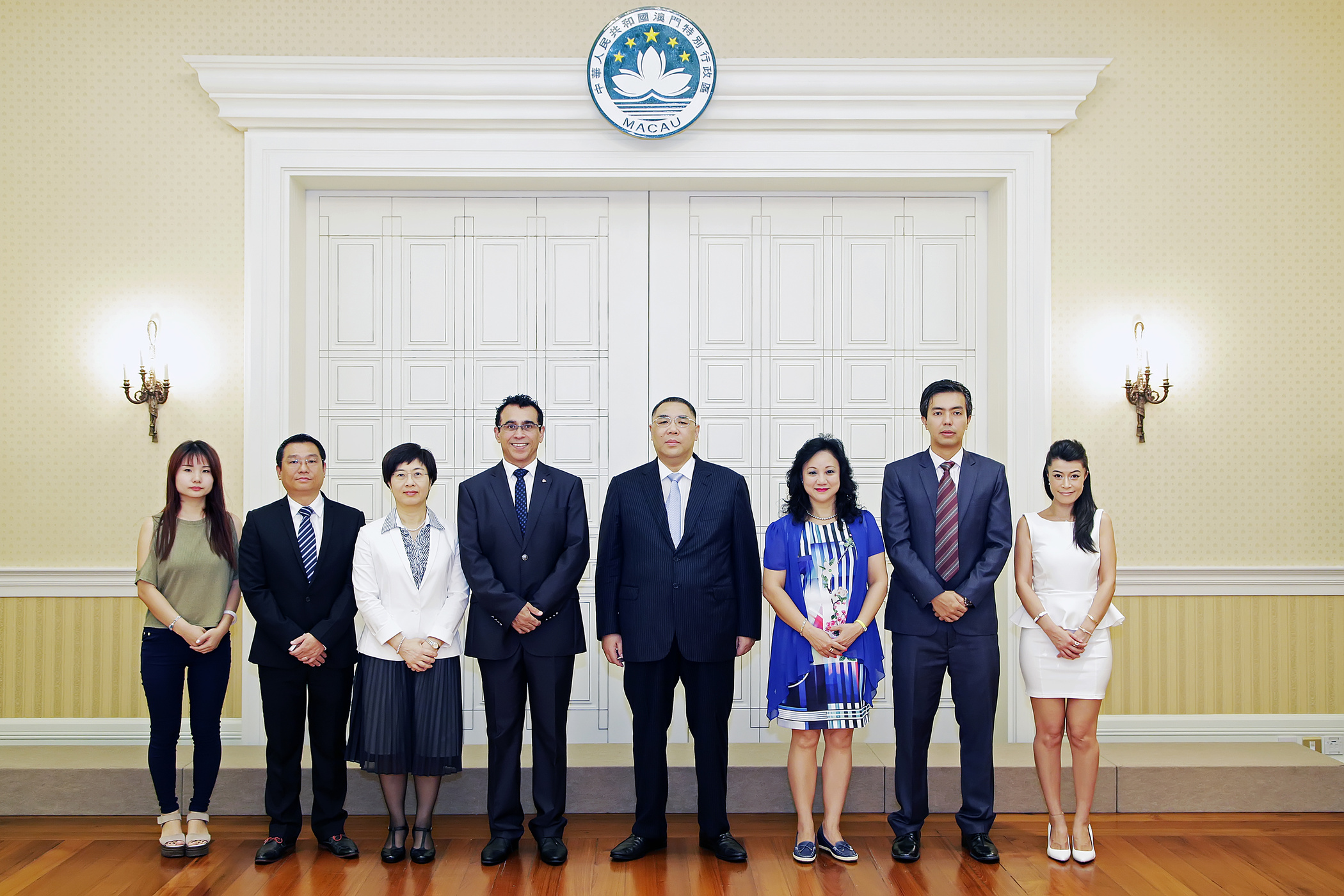 行政法務司司長陳海帆陪同行政長官崔世安會見葡僑委員會代表