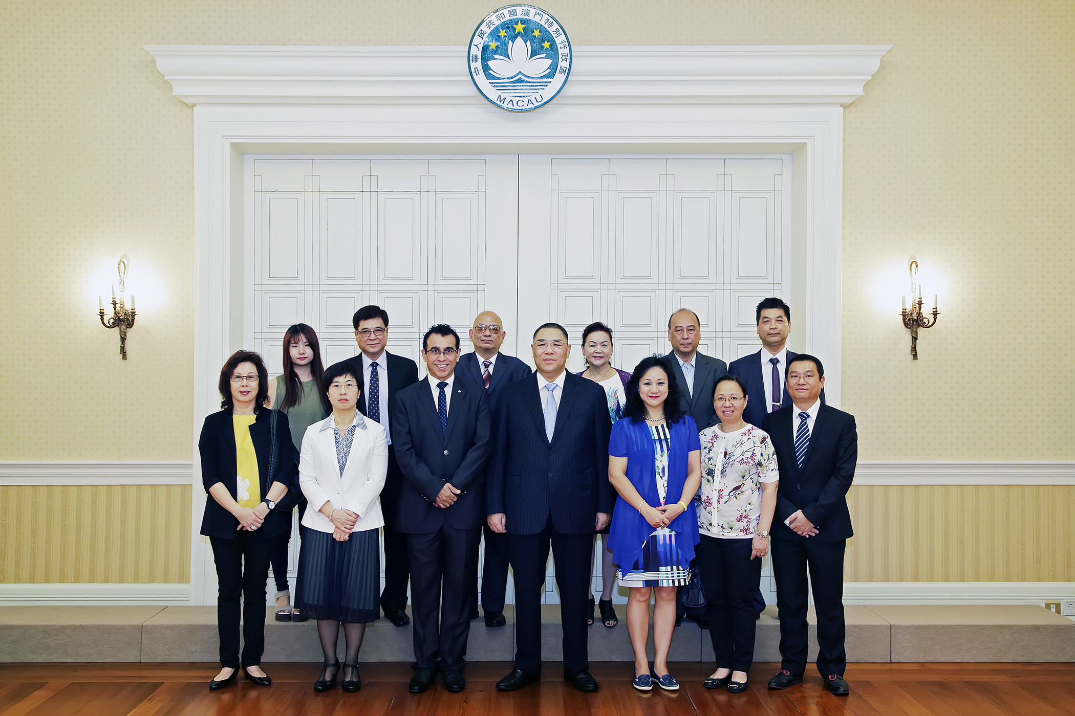 行政法務司司長陳海帆陪同行政長官崔世安會見澳門公職人員協會一行