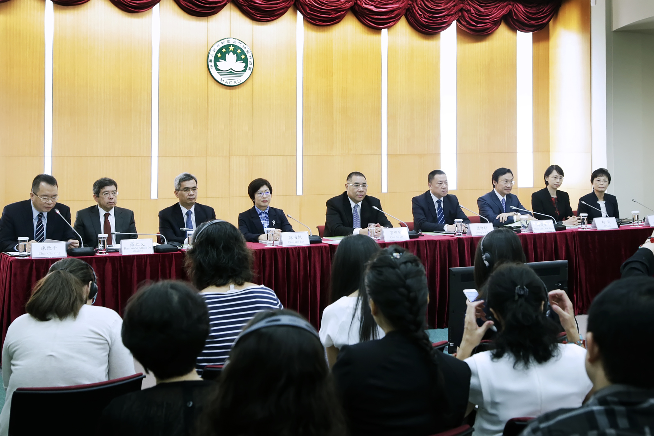 行政法務司司長陳海帆出席行政長官公佈《澳門特別行政區五年發展規劃（2016-2020年）正式文本》的新聞發佈會