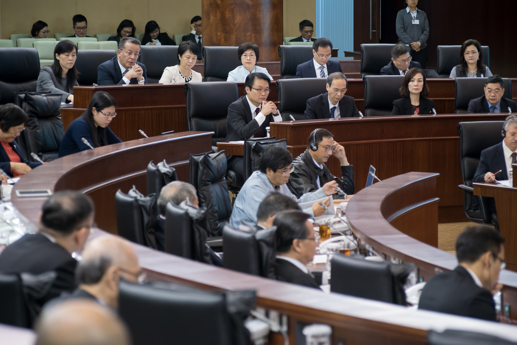 行政法务司司长陈海帆今日下午列席立法会全体会议，辩论行政法务领域2017 年度施政方针政策