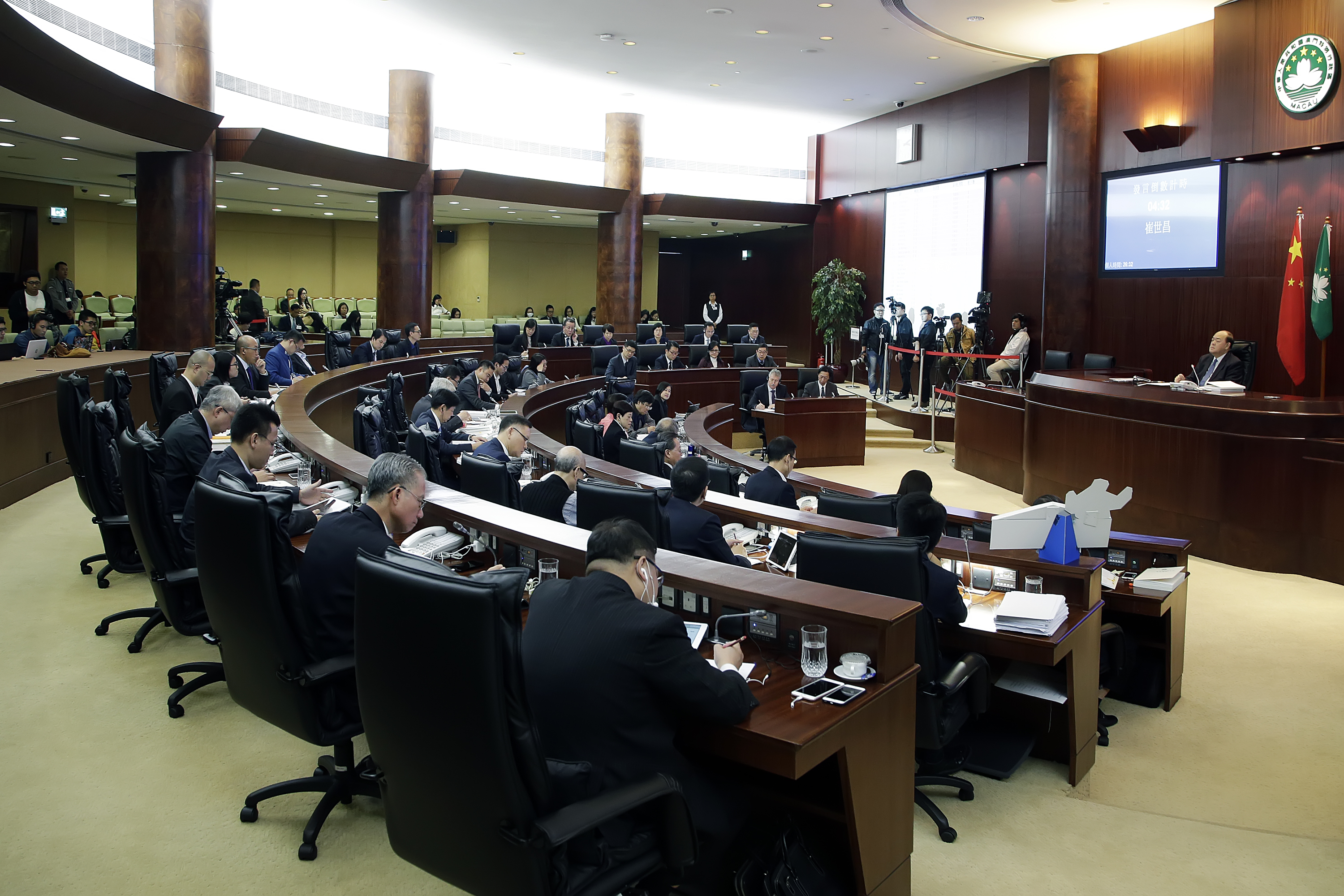 行政法務司司長陳海帆列席立法會全體會議：辯論行政法務領域2018 年度施政方針政策