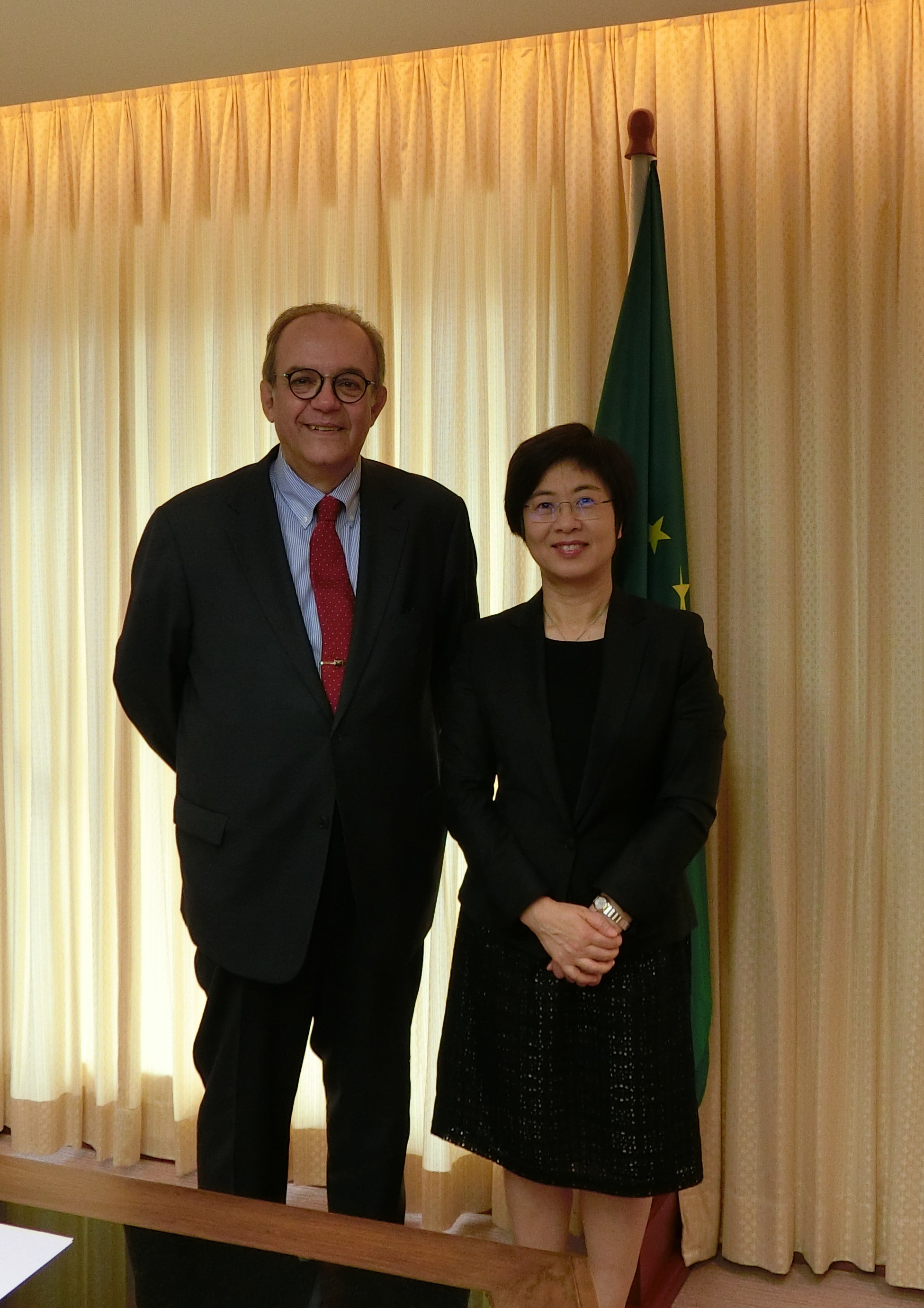行政法务司司长陈海帆代表行政长官接见巴西驻港澳总领事José Antônio de Macedo Soares〔辞行〕