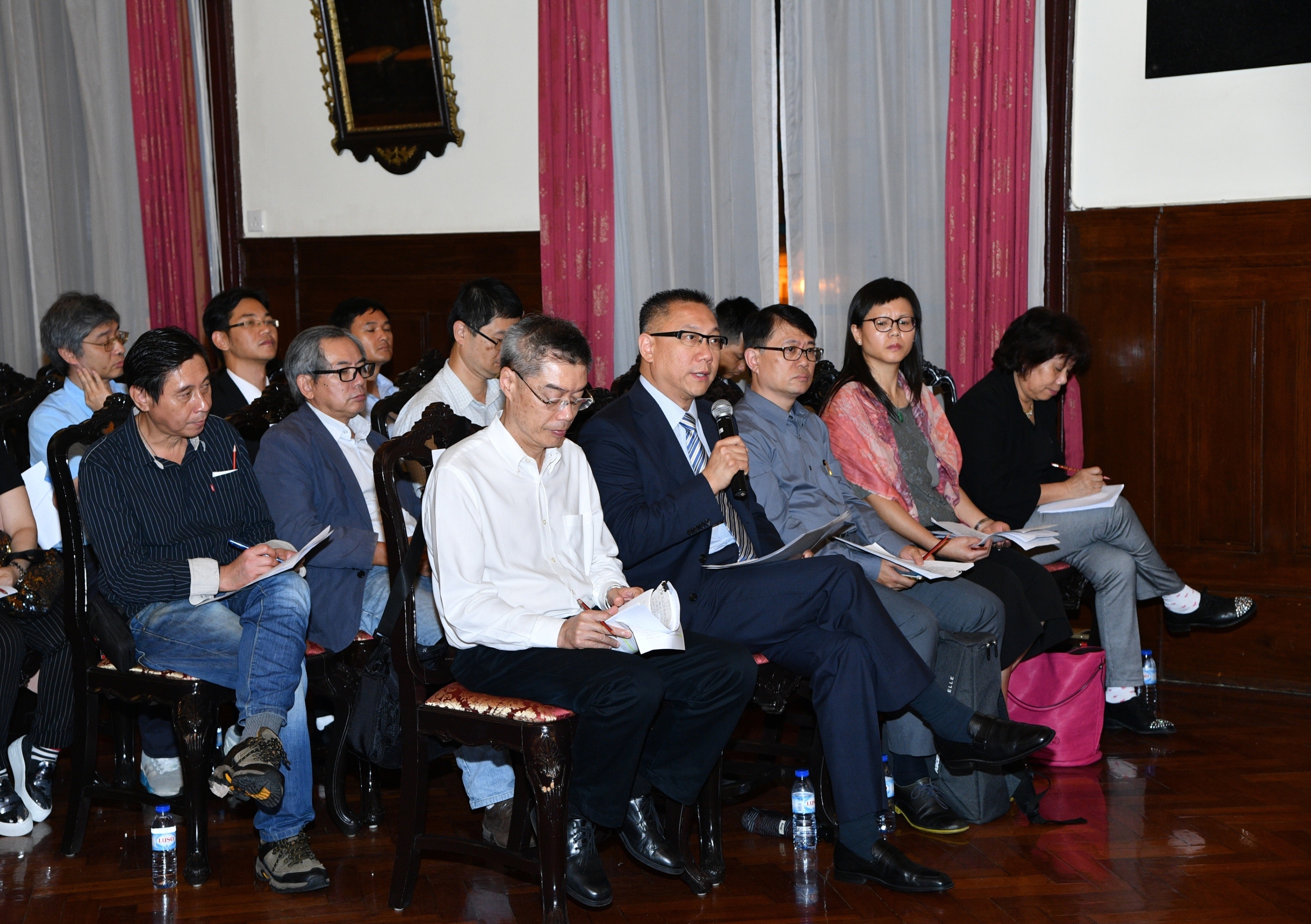 A Secretária para a Administração e Justiça, Sónia Chan, recebe os representantes das associações de trabalhadores da função pública