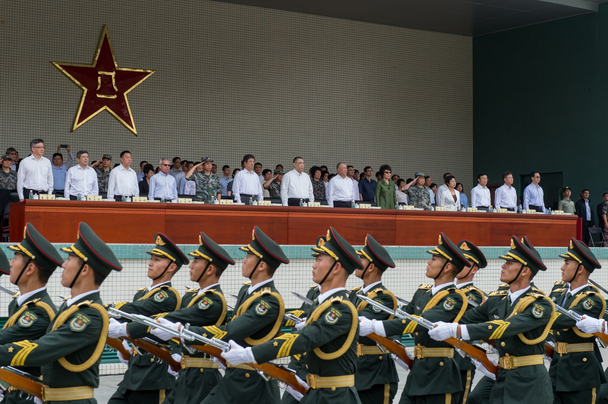 行政法務司司長陳海帆出席“駐澳門部隊第十五次軍營開放”活動