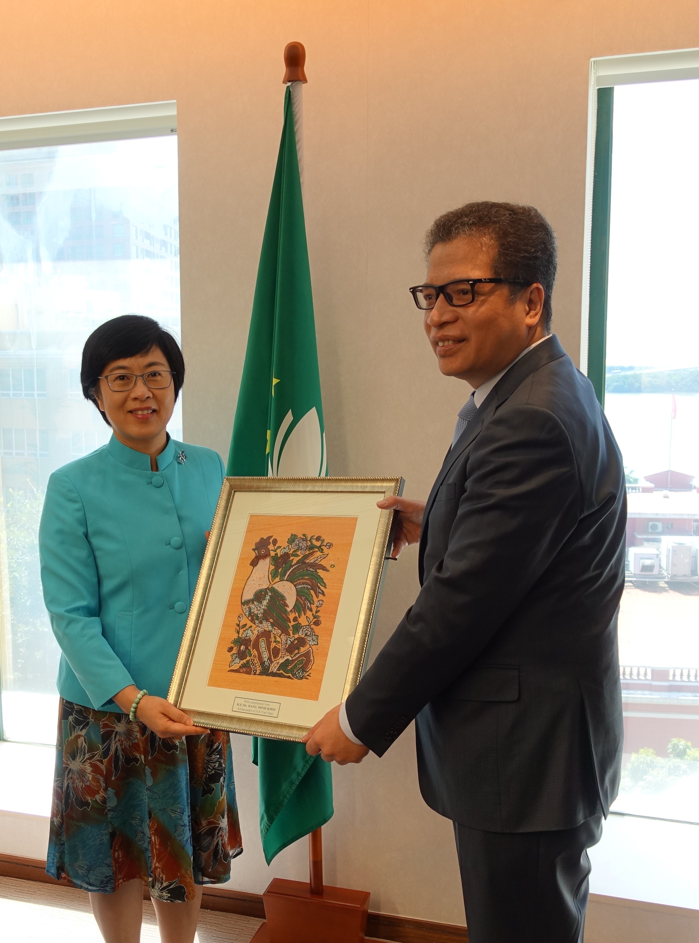 代理行政長官陳海帆會見越南駐中國大使鄧明魁先生