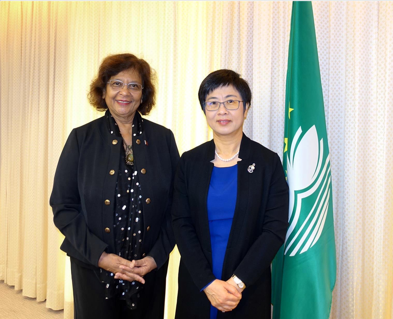 行政法務司司長陳海帆與東帝汶民主共和國司法部部長Maria Ângela Carrascalão合照