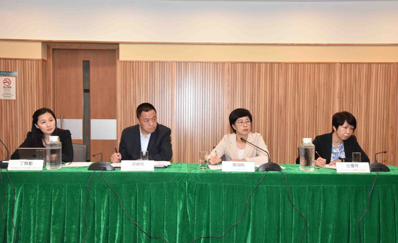 行政法務司司長陳海帆、經濟財政司司長梁維特就政府檢討和改善重大災害的應急機制和處理能力聽取工聯代表的意見