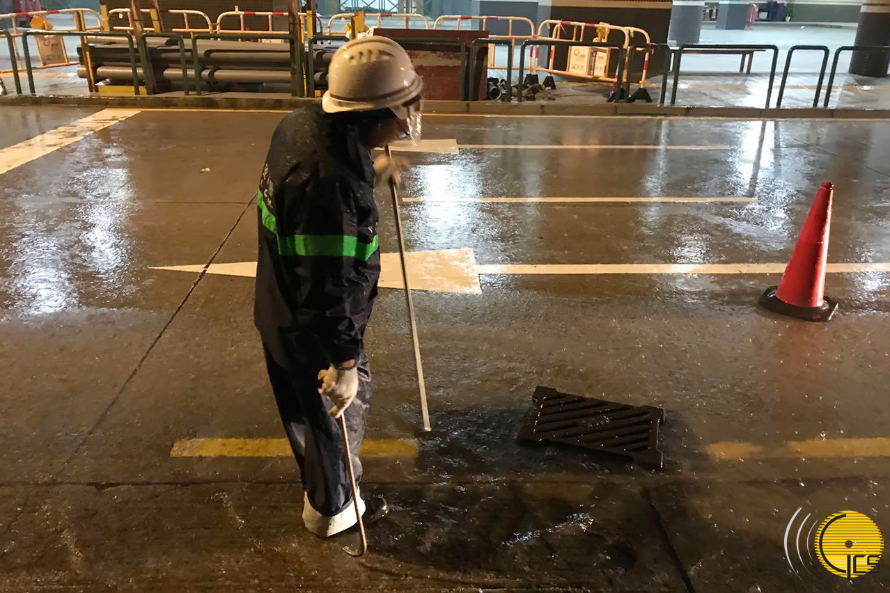 O Instituto para os Assuntos Municipais destaca pessoal até às diversas zonas baixas para limpar os esgotos da água da chuva e acelerar a devida drenagem. O Instituto para os Assuntos Municipais destaca pessoal até às diversas zonas baixas para limpar os esgotos da água da chuva e acelerar a devida drenagem.