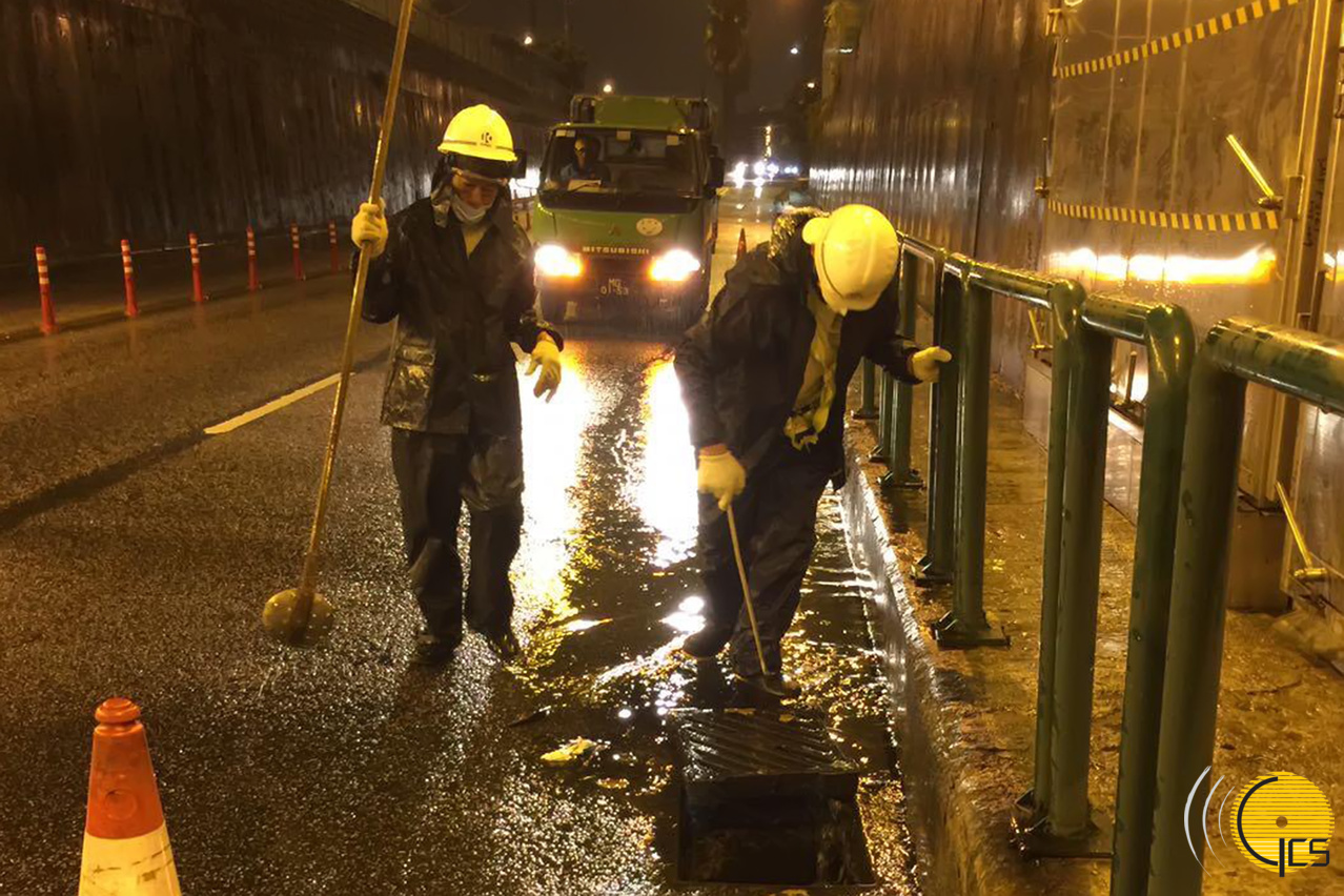 O Instituto para os Assuntos Municipais destaca pessoal até às diversas zonas baixas para limpar os esgotos da água da chuva e acelerar a devida drenagem. O Instituto para os Assuntos Municipais destaca pessoal até às diversas zonas baixas para limpar os esgotos da água da chuva e acelerar a devida drenagem.