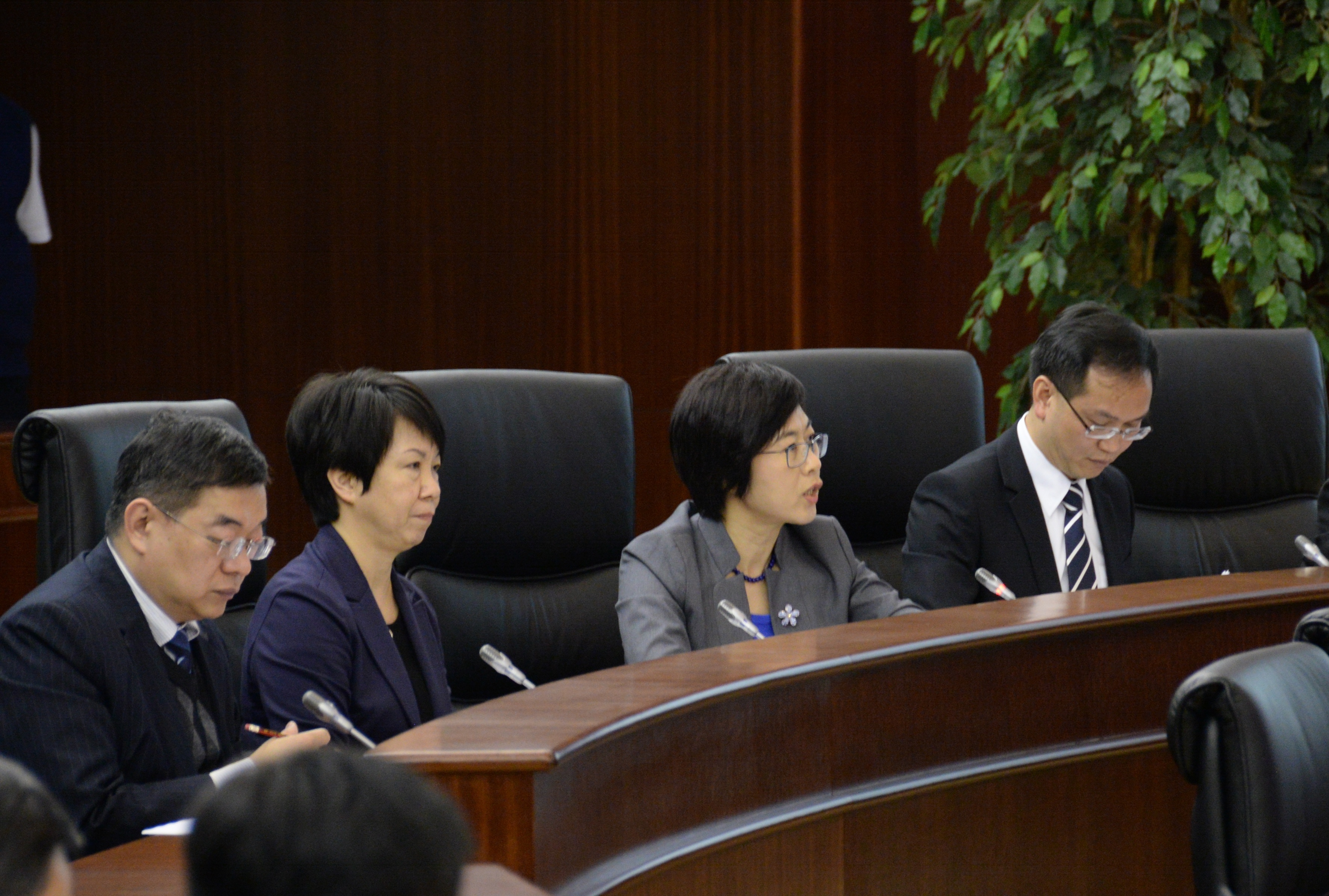 行政法務司司長陳海帆列席立法會口頭質詢會議