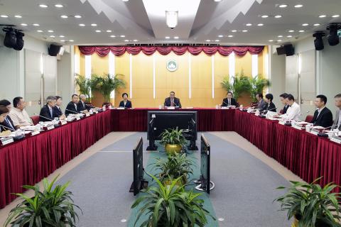 8.ª Reunião Plenária do Conselho Consultivo para a Reforma da 
Administração Pública presidida pelo Chefe do Executivo Dr. Chui Sai On
