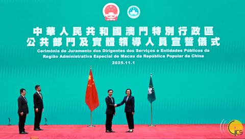 終審法院院長宋敏莉與宣誓的終審法院院長辦公室副主任及辦公室顧問合影。
