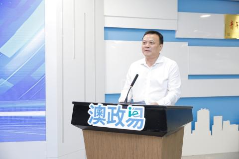O membro do Grupo de Liderança do Partido dos Serviços da Administração
de Serviços Governamentais e de Dados da Província de Guangdong, Wei
Wentao, proferiu um discurso na cerimónia
O membro do Grupo de Liderança do Partido dos Serviços da Administração
de Serviços Governamentais e de Dados da Província de Guangdong, Wei
Wentao, proferiu um discurso na cerimónia