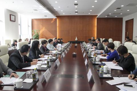A Secretária para a Administração e Justiça, Sónia Chan Hoi Fan, e o
Director-Geral do Departamento de Tratados e Leis do Ministério dos
Negócios Estrangeiros, Xu Hong, e outros participantes na reunião anual
para a discussão sobre os trabalhos no âmbito dos tratados e leis
relacionados com a Região Administrativa Especial de Macau.
A Secretária para a Administração e Justiça, Sónia Chan Hoi Fan, e o
Director-Geral do Departamento de Tratados e Leis do Ministério dos
Negócios Estrangeiros, Xu Hong, e outros participantes na reunião anual
para a discussão sobre os trabalhos no âmbito dos tratados e leis
relacionados com a Região Administrativa Especial de Macau.
