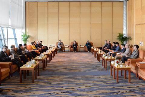 Encontro entre a Secretária para a Administração e Justiça Sónia Chan e
os responsáveis e representantes dos médias de chinês de Macau
Encontro entre a Secretária para a Administração e Justiça Sónia Chan e
os responsáveis e representantes dos médias de chinês de Macau