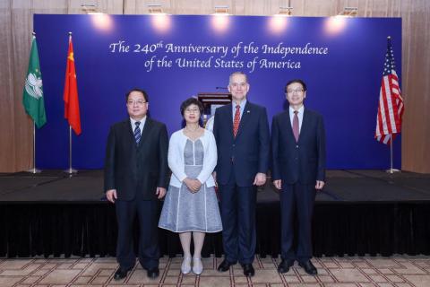 行政法务司司长陈海帆代表行政长官出席“美国独立240周年”招待酒会
