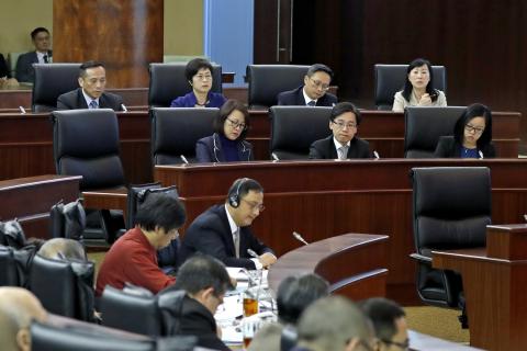 行政法務司司長陳海帆列席立法會全體會議，細則性討論及表決《修改第17/2009 
號法律〈禁止不法生產、販賣和吸食麻醉藥品及精神藥物〉》法案
