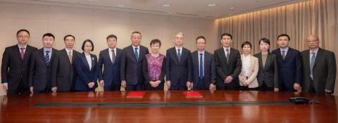 O IAM manterá uma cooperação estreita com a Administração Geral das
Alfândegas da China e continuará a optimizar e actualizar as políticas e
medidas de acordo com a situação real de funcionamento das empresas de
Macau e as características do abastecimento de alimentos e matérias-primas
no mercado de Macau
O IAM manterá uma cooperação estreita com a Administração Geral das
Alfândegas da China e continuará a optimizar e actualizar as políticas e
medidas de acordo com a situação real de funcionamento das empresas de
Macau e as características do abastecimento de alimentos e matérias-primas
no mercado de Macau
