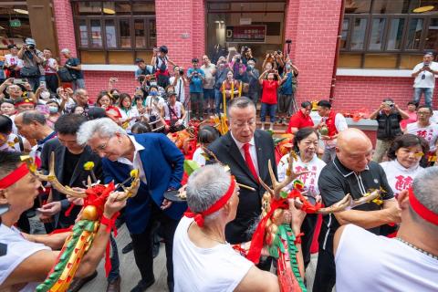 Os convidados assistiram à cerimónia de reabertura do Mercado Vermelho(2)
