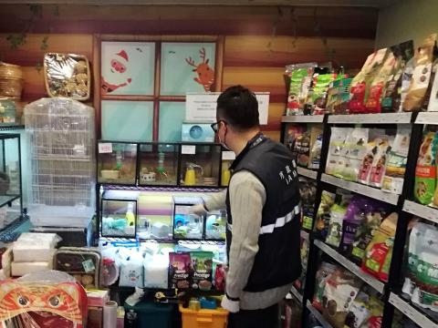 市政署呼吁宠物饲主做好个人及宠物的清洁消毒防护措施，切勿因误信谣言而遗弃宠物。
