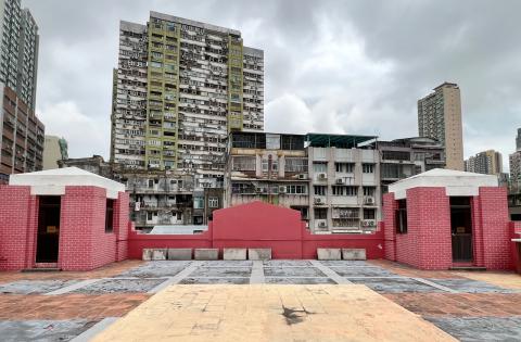 Os elementos arquitectónicos com características da época do edifício 
serão preservados (torre central em forma de cruz)
