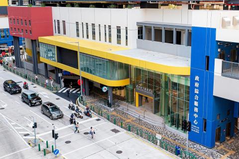 O Centro de Serviços da RAEM no Edifício Mong Son, na Avenida de Venceslau
de Morais, será inaugurado às 12h00 em 6 de outubro
O Centro de Serviços da RAEM no Edifício Mong Son, na Avenida de Venceslau
de Morais, será inaugurado às 12h00 em 6 de outubro