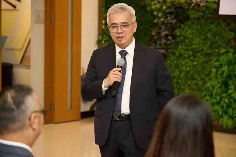 行政法務司司長黃少澤在結業典禮上勉勵學員
