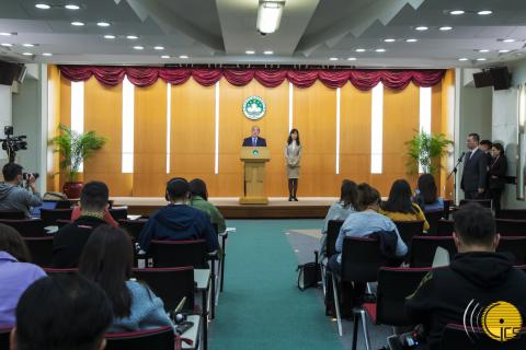 Chefe do Executivo, Ho Iat Seng, afirma que o Governo da Região
Administrativa Especial de Macau está totalmente empenhado nos trabalhos de
prevenção de epidemia.
Chefe do Executivo, Ho Iat Seng, afirma que o Governo da Região
Administrativa Especial de Macau está totalmente empenhado nos trabalhos de
prevenção de epidemia.