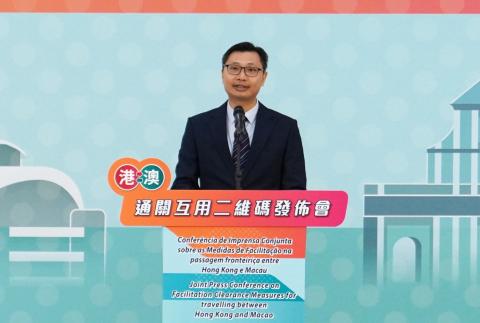 O Director dos Serviços de Identificação de Macau, Chao Wai Ieng, proferiu
o discurso na conferência de imprensa
O Director dos Serviços de Identificação de Macau, Chao Wai Ieng, proferiu
o discurso na conferência de imprensa