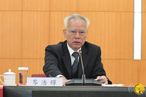 行政长官岑浩辉在工作会议上发言。
