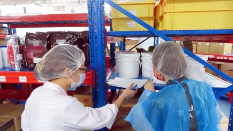 O memorando alarga o âmbito da origem das matérias-primas para produtos
alimentares exportados para a China, ajudando as empresas de Macau a explorar
o mercado da China com produtos diversificados e de elevada qualidade,
promovendo o desenvolvimento da diversificação adequada das indústrias de
Macau
O memorando alarga o âmbito da origem das matérias-primas para produtos
alimentares exportados para a China, ajudando as empresas de Macau a explorar
o mercado da China com produtos diversificados e de elevada qualidade,
promovendo o desenvolvimento da diversificação adequada das indústrias de
Macau