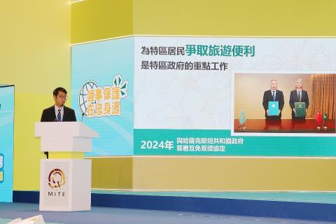 身份证明局旅行证件厅吴云岭厅长介绍特区护照的旅游便利及网上海外求助服务等内容
