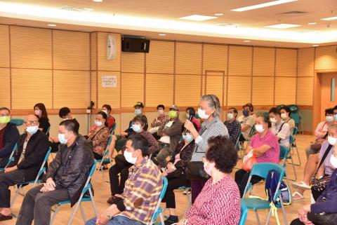 摊位承租人或其代表出席讲解会
