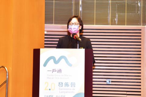 Subdirectora dos Serviços de Administração e Função Pública, Ng Wai
Han, na apresentação da reconcepção da Conta única 2.0 e dos resultados
Subdirectora dos Serviços de Administração e Função Pública, Ng Wai
Han, na apresentação da reconcepção da Conta única 2.0 e dos resultados
