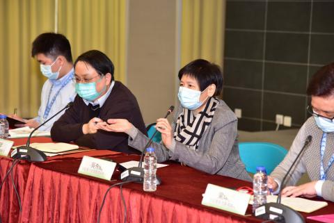 回应与会者
