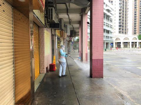 澳第九例确诊病例居所周边进行大型清洁及消毒工作1
