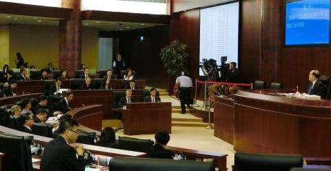 A SAJ Sónia Chan presente na Reunião Plenária da Assembleia Legislativa: 
apresentação das Linhas de Acção Governativa para 2017 - área da 
Administração e Justiça
