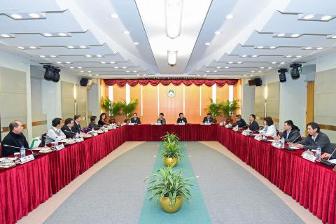 Encontro entre a Secretária Chan e os representantes de associações dos 
trabalhadores da função pública de Macau

