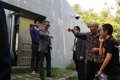 专家组考察澳门大熊猫馆户外活动场
