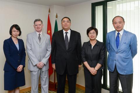 Chefe do Executivo, Chui Sai On, recebe representantes da Associação dos 
Aposentados, Reformados e Pensionistas de Macau (APOMAC)
