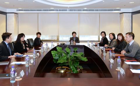 Intercâmbio entre a Secretária Sónia Chan e o pessoal de direcção e 
chefia do Fundo de Pensões
