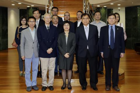 陈海帆司长(中间)与澳门学者同盟代表合照
