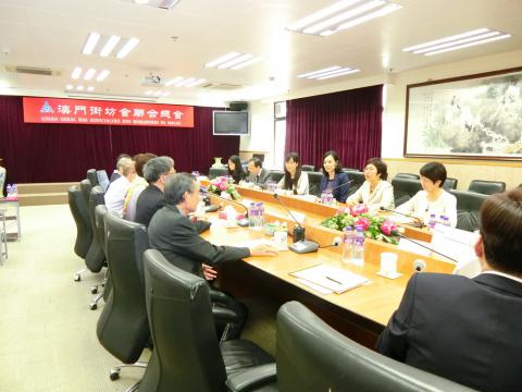 A Secretária Sónia Chan encontra-se com os representantes da União Geral 
das Associações dos Moradores de Macau
