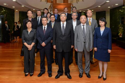 Chefe do Executivo, Chui Sai On, no encontro com os representantes da 
Associação dos Trabalhadores da Função Pública de Origem Chinesa
