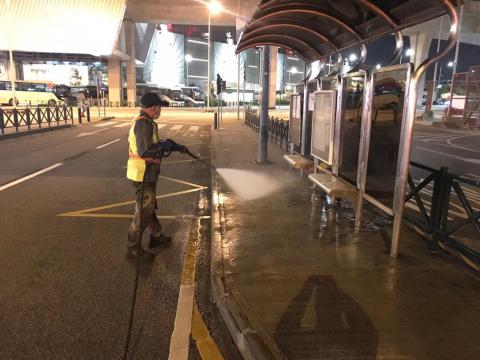 Reforço da limpeza de paragens de autocarros dos postos fronteiriços e 
outros espaços públicos
