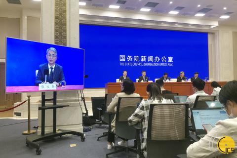 Gabinete de Comunicação do Conselho de Estado realiza, em Pequim, uma
conferência de imprensa, onde será apresentado o desenvolvimento e
construção de Hengqin (Ilha da Montanha) e Qianhai. O secretário para a
Administração e Justiça, André Cheong, será convidado como representante
do Governo da Região Administrativa Especial de Macau, para estar presente,
em videoconferência. (Foto do Gabinete de Comunicação do Conselho de
Estado).
Gabinete de Comunicação do Conselho de Estado realiza, em Pequim, uma
conferência de imprensa, onde será apresentado o desenvolvimento e
construção de Hengqin (Ilha da Montanha) e Qianhai. O secretário para a
Administração e Justiça, André Cheong, será convidado como representante
do Governo da Região Administrativa Especial de Macau, para estar presente,
em videoconferência. (Foto do Gabinete de Comunicação do Conselho de
Estado).