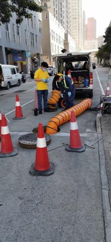 清理鸭涌马路渠道
